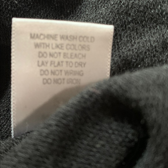 🎅 Dress Barn Black and Ivory Geometric Circle Patterned Sweatshirt Top 2X - Picture 9 of 9